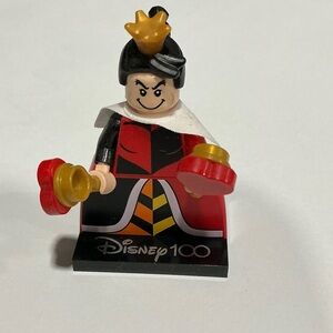 LEGO CMF Disney 100 - Queen of Hearts Minifigure